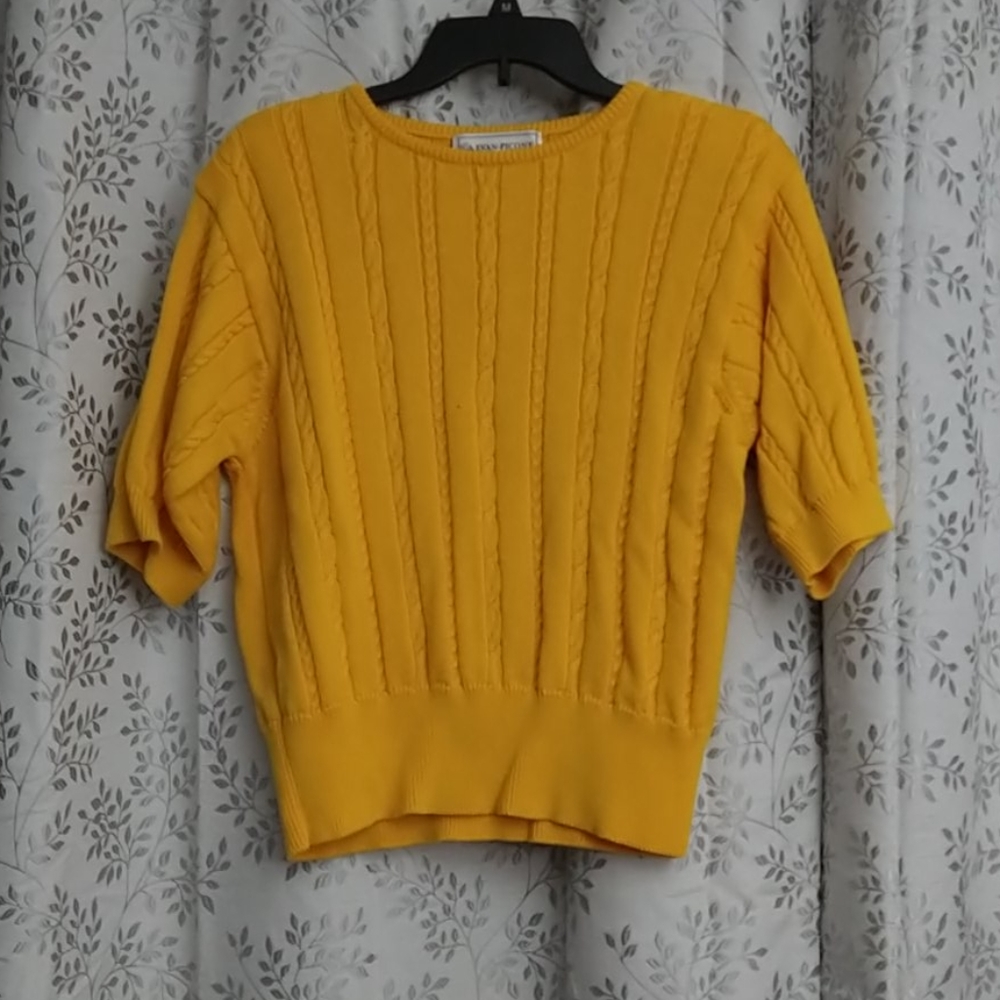 Evan Picone yellow vintage short sleeved sweater